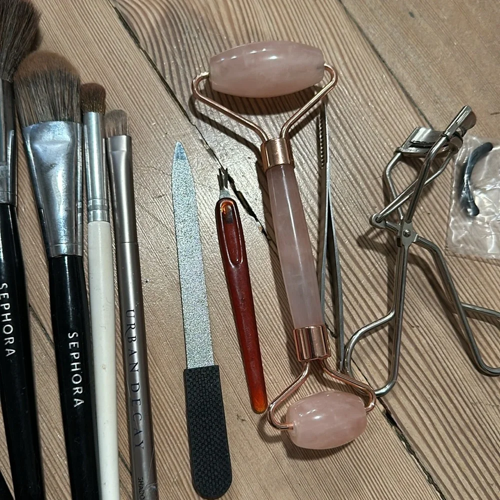 MOVING SALE - MAKE UP BRUSHES & TOOLS SET